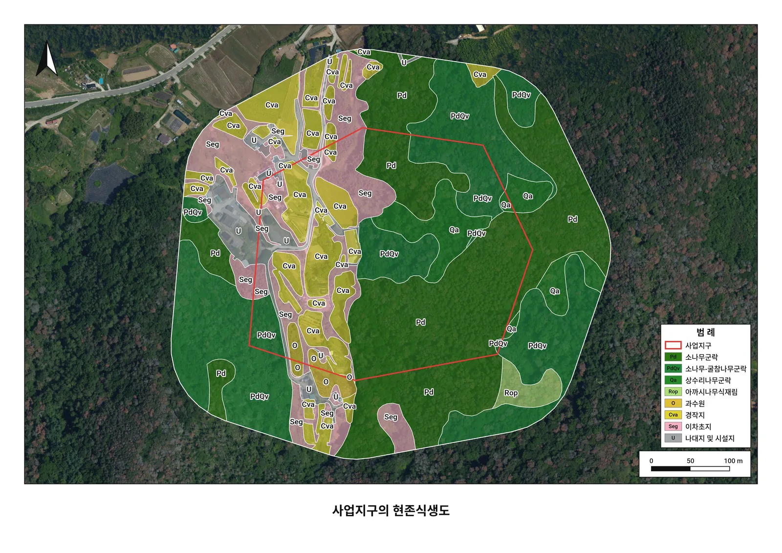 앱에서 내보낸 사업지구의 현존식생도 그림. 위성사진 바탕에 군락별 색과 약어, 범례, 축척이 들어가 있다